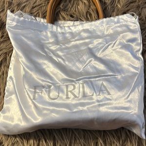 Vintage Furla 100% Leather Handbag Crocodile Print. Natural Color side zipper